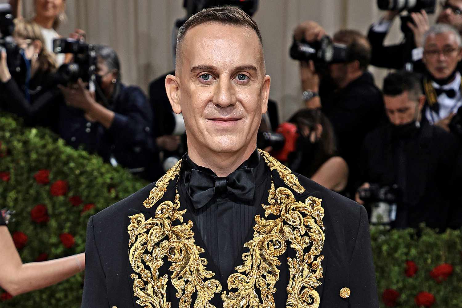 Directorul de creație al Moschino, Jeremy Scott, părăsește casa de modă de lux italiană