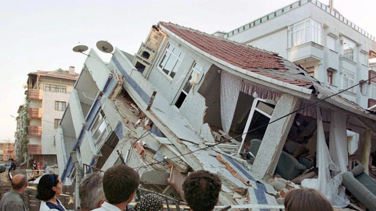 Cutremurul din Turcia i-a făcut pe locuitorii din Istanbul să se teamă că locuințele se vor prăbuși: „Totul a devenit un dezastru”