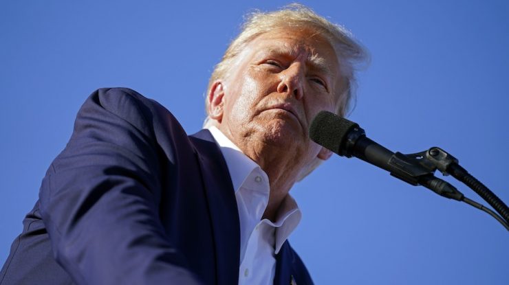 Prima reacție a lui Donald Trump, după ce a fost pus sub acuzare: „Este persecuție politică”