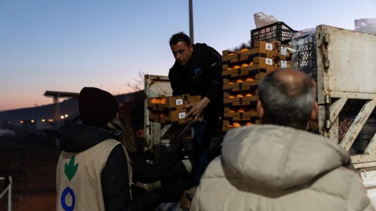 Bucătăria comunitară din apropierea epicentrului cutremurului din Turcia continuă să furnizeze mâncăruri locale pentru persoanele fără adăpost