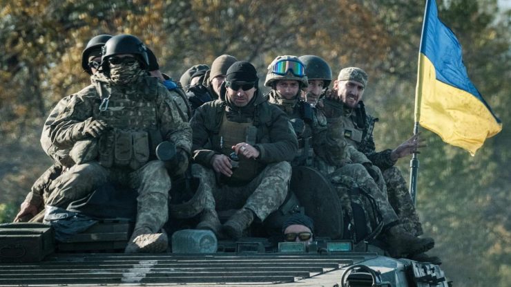 Experții în război: Ucraina are 3 opțiuni dacă Putin nu renunță. Discuțiile de pace nu se numără printre ele