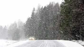 ANM emite atenţionări de vânt şi viscol puternic în mai multe zone ale ţării. 22 de judeţe sub Cod portocaliu