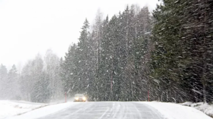 ANM emite atenţionări de vânt şi viscol puternic în mai multe zone ale ţării. 22 de judeţe sub Cod portocaliu