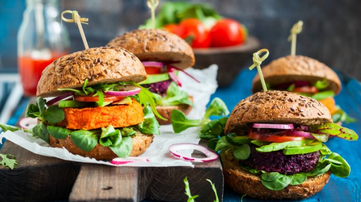 STUDIU. Românii și alimentele vegane: 35% dintre tineri preferă astfel de preparate. Care sunt motivele