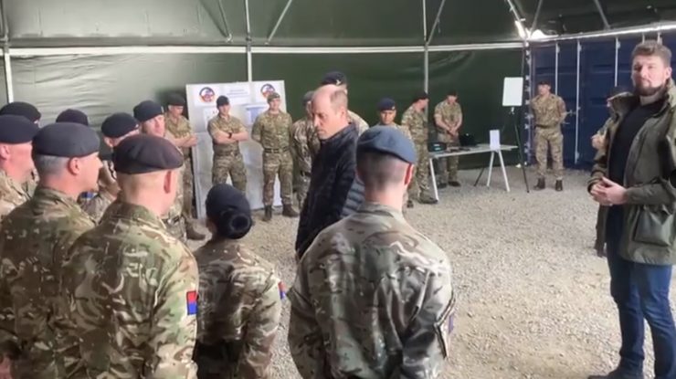 FOTO. Prinţul William a făcut o vizită surpriză trupelor aflate la granița dintre Ucraina și Polonia. Ce mesaj le-a transmis