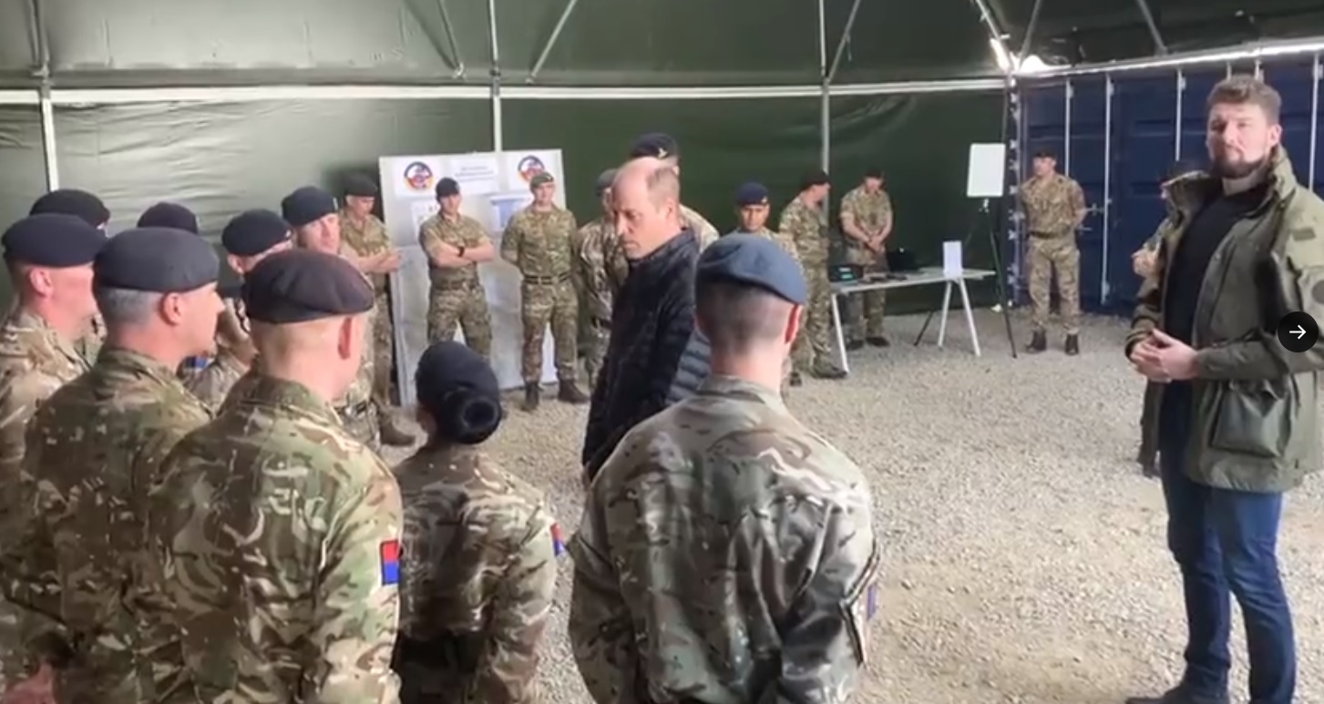 FOTO. Prinţul William a făcut o vizită surpriză trupelor aflate la granița dintre Ucraina și Polonia. Ce mesaj le-a transmis