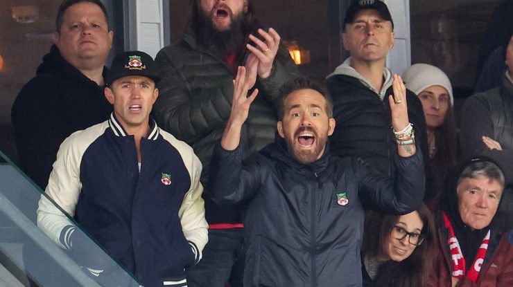 VIDEO. Ryan Reynolds și Rob McElhenney, în lacrimi după ce Wrexham și-a garantat victoria în Football League
