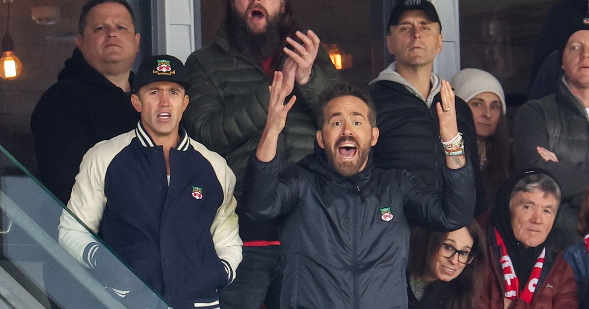 VIDEO. Ryan Reynolds și Rob McElhenney, în lacrimi după ce Wrexham și-a garantat victoria în Football League