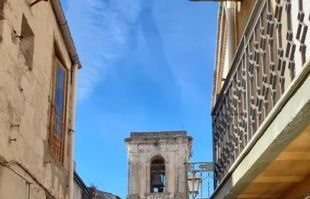 Adevărul din spatele caselor vândute cu 1 euro în Italia. Un australian a trebuit să „returneze” casa