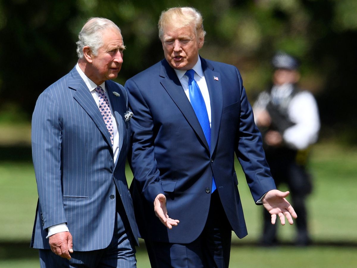 Donald Trump vrea să publice scrisori de la regele Charles al III-lea, fără permisiunea monarhului. Ce dezvăluie cartea „Letters to Trump”