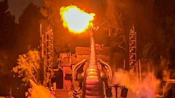 VIDEO. Incendiu la Disneyland. Un dragon animatronic a luat foc în timpul unui spectacol
