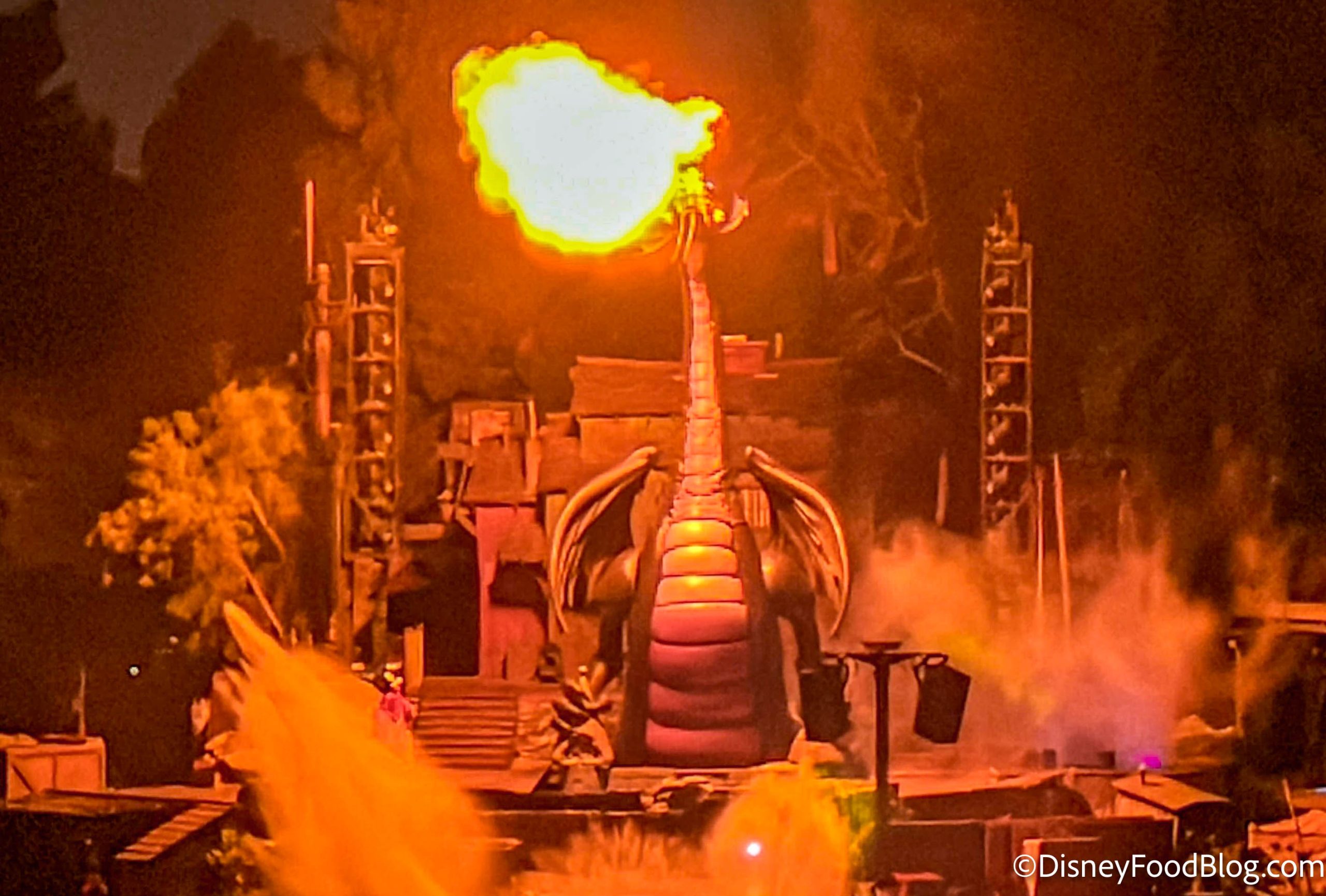 VIDEO. Incendiu la Disneyland. Un dragon animatronic a luat foc în timpul unui spectacol