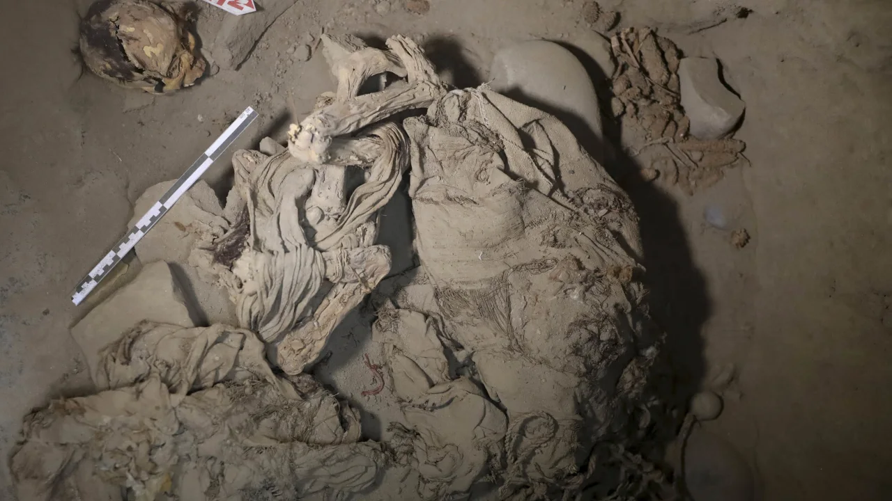 FOTO. Mumia unei adolescente a fost descoperită în Peru. Cât de veche este aceasta