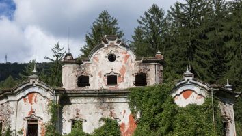 FOTO. Cum arată 5 conace abandonate din întreaga lume. Clădirile ar valora milioane de euro