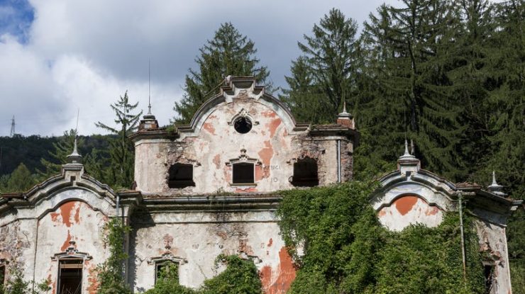 FOTO. Cum arată 5 conace abandonate din întreaga lume. Clădirile ar valora milioane de euro