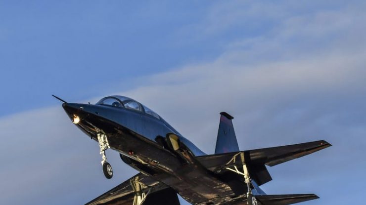 FOTO. Primul avion supersonic de antrenament din lume este scos la vânzare pentru 800 de mii de dolari. Cum arată interiorul