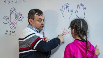 Peste 16.000 de elevi au trecut printr-unul dintre programele Fundației Nouă ne pasă în 2022: de la centre after school pentru educație remedială și centre pentru înaltă performanță la cercuri de lectură