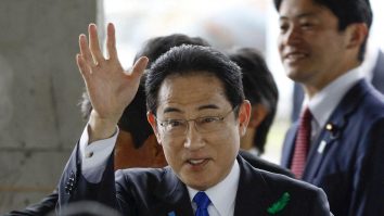 Măsuri de securitate sporite la reuniunea miniştrilor G7. Asupra prim-ministrului japonez a fost aruncată o fumigenă