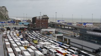 Portul Dover este blocat. Traficul intens a provoacat întârzieri