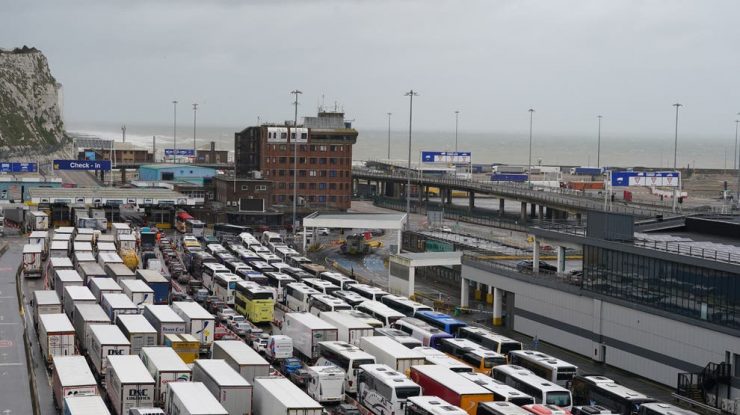 Portul Dover este blocat. Traficul intens a provoacat întârzieri