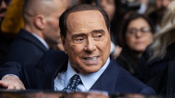 Italia vrea să numească principalul aeroport din Milano după Silvio Berlusconi. Primarul orașului spune că decizia este „nebunească”