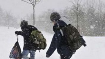 Se închid şcolile în două judeţe din cauza condițiilor meteo nefavorabile. Măsurile luate de autorități