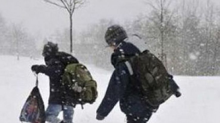 Se închid şcolile în două judeţe din cauza condițiilor meteo nefavorabile. Măsurile luate de autorități