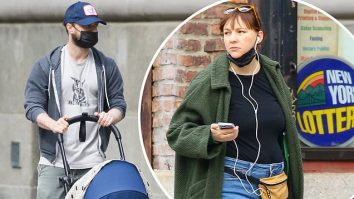 FOTO. Daniel Radcliffe și partenera sa, Erin, au fost surprinși la plimbare cu primul lor copil. Cum arată cei doi actori în ipostaza de părinți