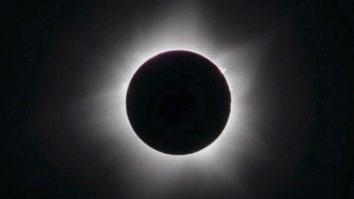 FOTO. Eclipsa de soare: Mii de oameni s-au strâns într-un oraș australian izolat pentru a vedea un eveniment ceresc rar
