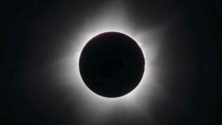 FOTO. Eclipsa de soare: Mii de oameni s-au strâns într-un oraș australian izolat pentru a vedea un eveniment ceresc rar