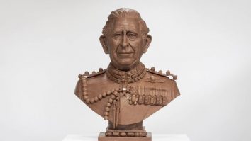 FOTO. Regele Charles al III-lea are sculptură din ciocolată în mărime naturală. Cum a fost realizată