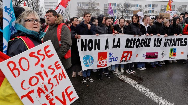 Sindicatele din Franța nu renunță. Liderii vor organiza o zi de greve după eșuarea discuțiilor cu premierul