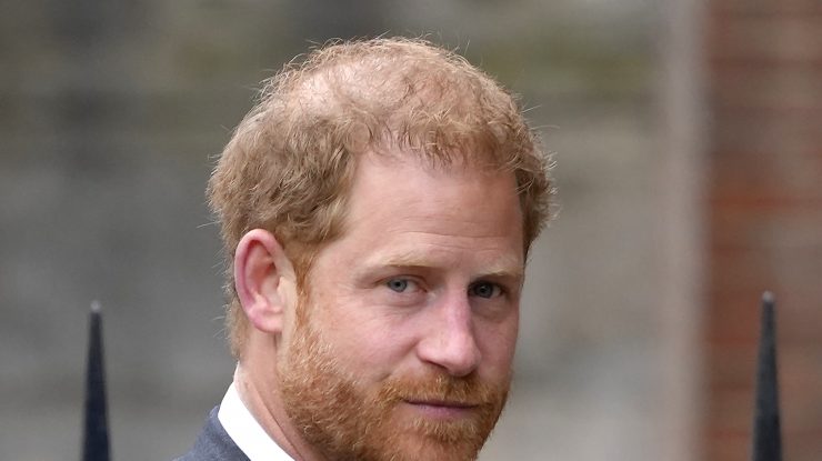 Prințul Harry, în război cu presa tabloidă britanică. Ducele susține că Sun i-a piratat în mod ilegal mesajele vocale