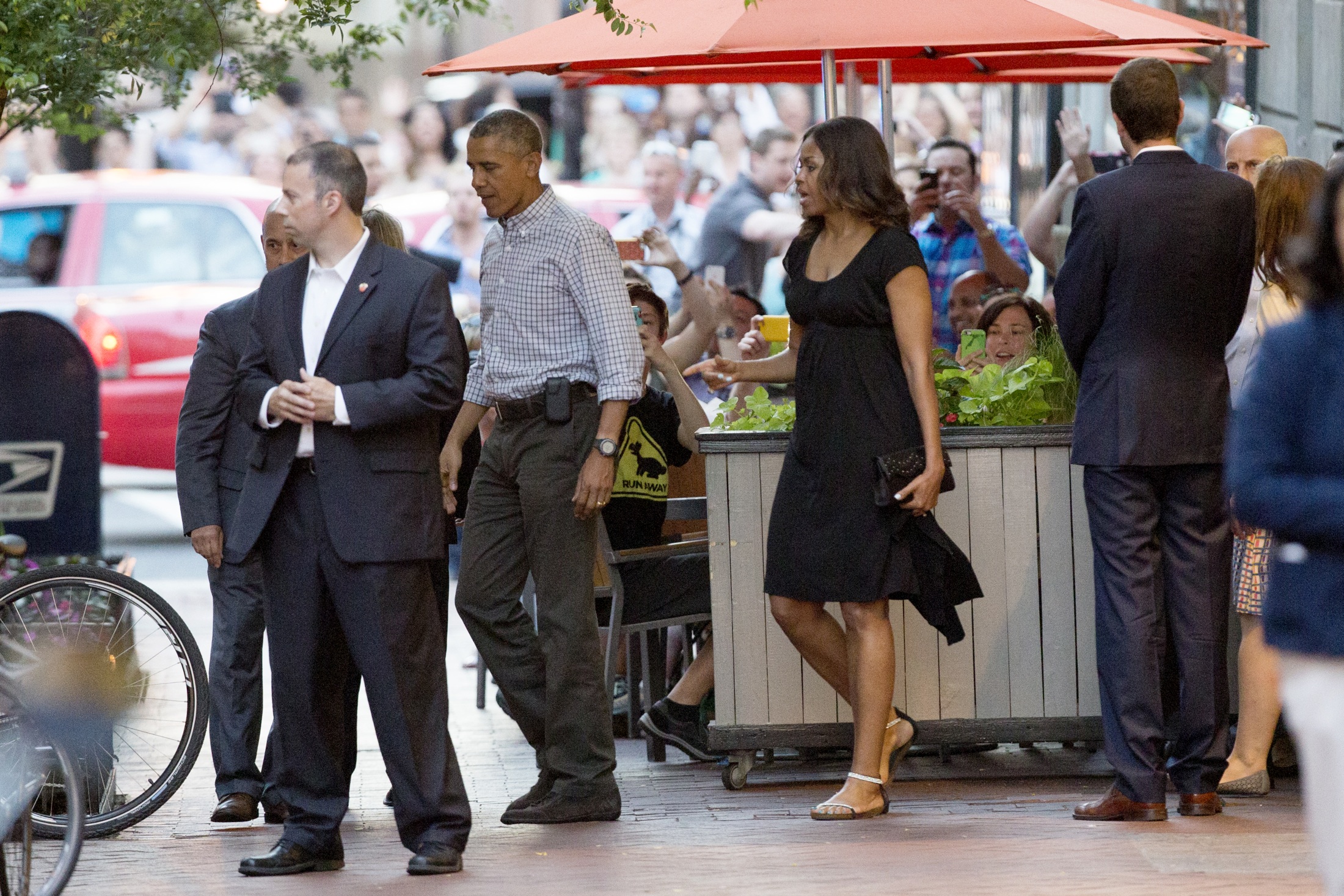 FOTO. Cum au ajuns Obama, Spielberg și Springsteen să mănânce împreună