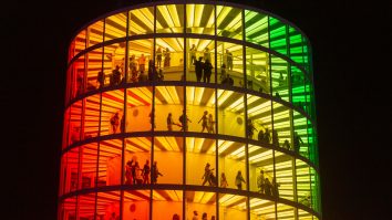 Coachella: Realitatea din spatele filtrelor Instagram – Fotografii care arată diferența dintre aparențele online și realitatea de la celebrul festival de muzică