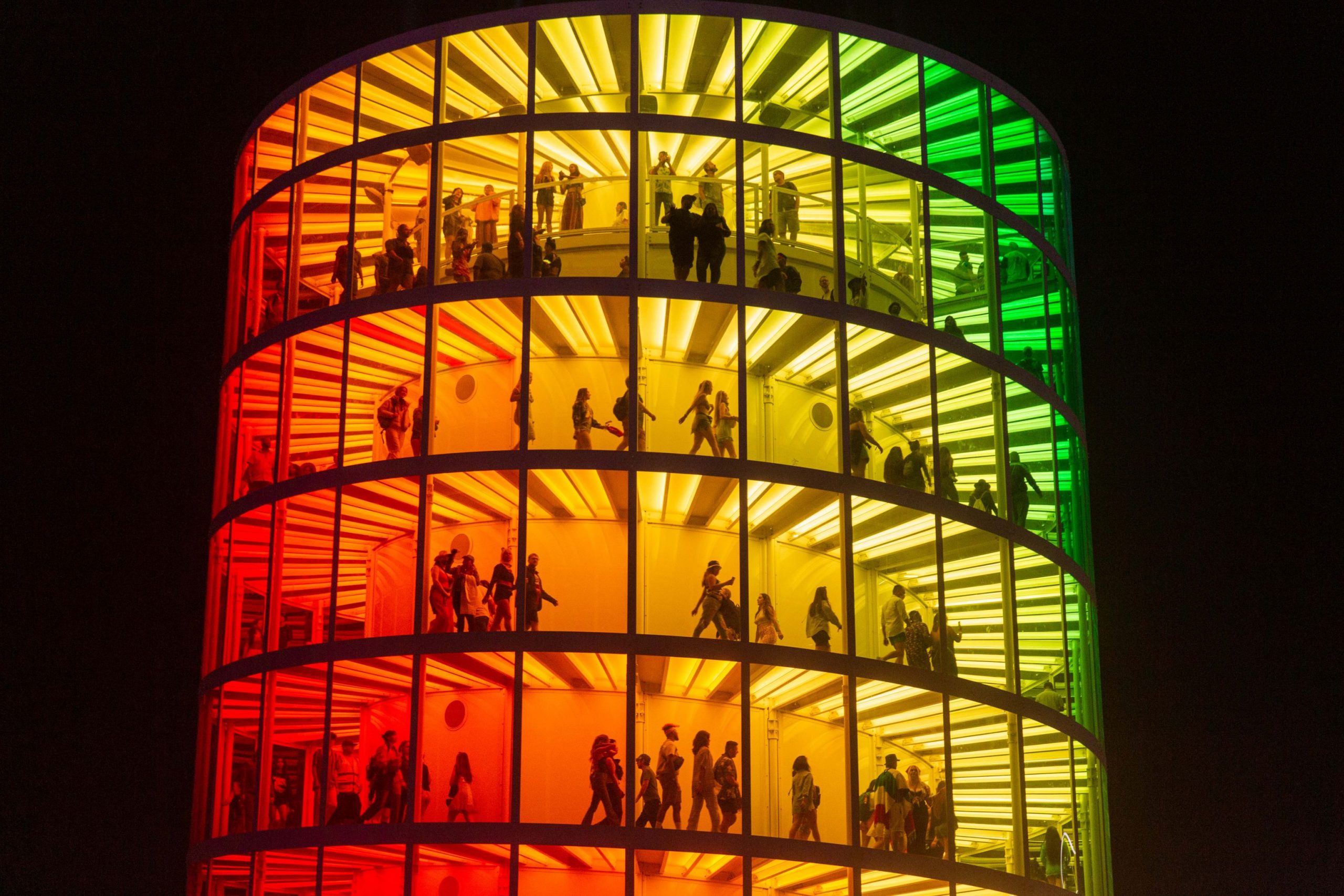 Coachella: Realitatea din spatele filtrelor Instagram – Fotografii care arată diferența dintre aparențele online și realitatea de la celebrul festival de muzică