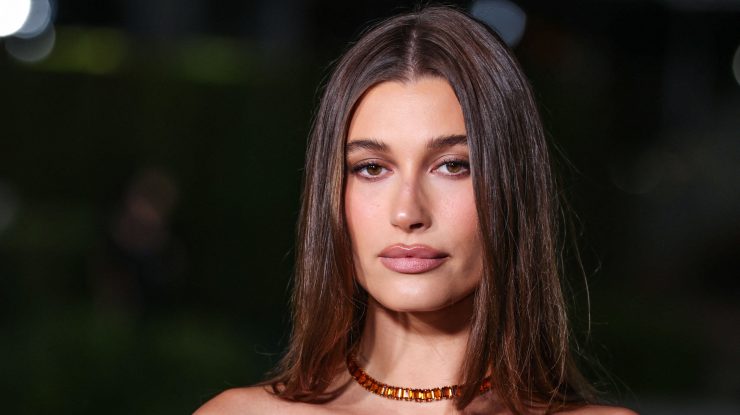 VIDEO. Hailey Bieber se apucă de gătit. Ce surpriză culinară le pregătește fanilor