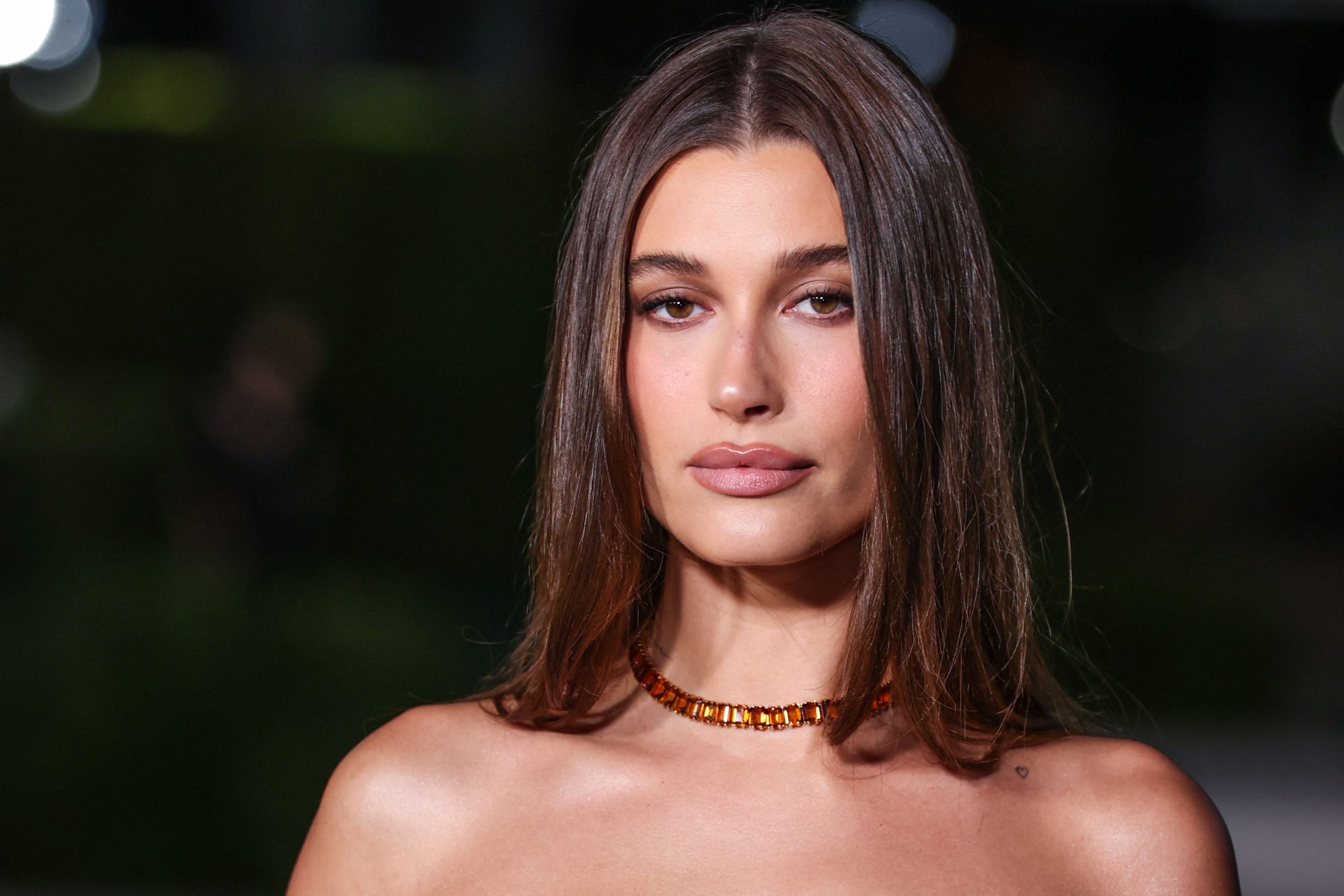 VIDEO. Hailey Bieber se apucă de gătit. Ce surpriză culinară le pregătește fanilor