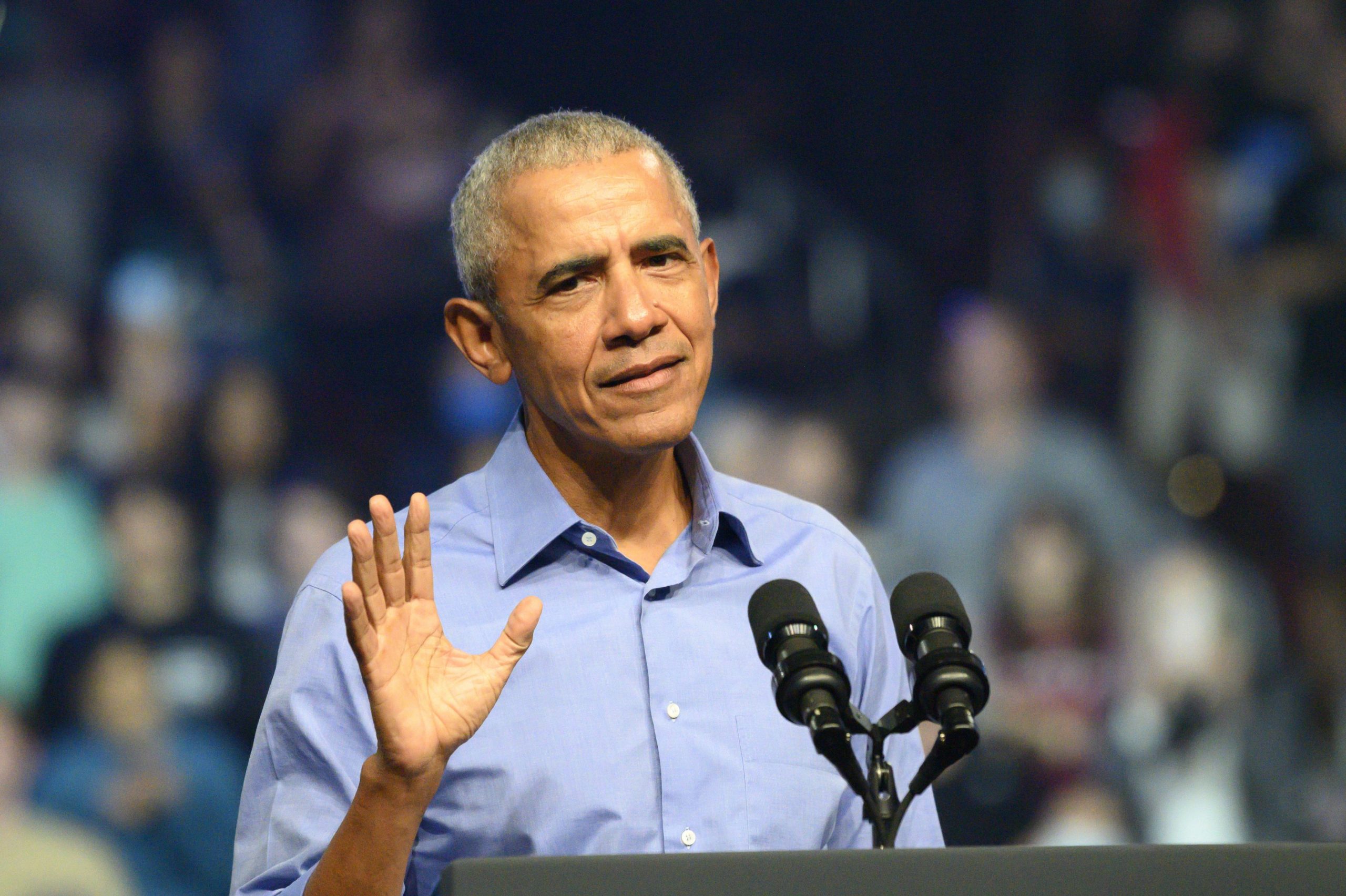 În spatele listelor de lectură ale lui Barack Obama. Chiar citește președintele atâtea cărți?