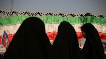 Femeile iraniene care încalcă regulile codului vestimentar islamic vor fi pedepsite. Avertismentul lansat de șeful Autorității Judiciare