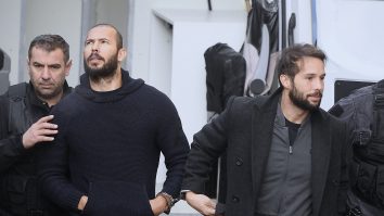 Frații Tate, eliberați din închisoare și plasați în arest la domiciliu la aniversarea filmului Matrix. Reacția influencerilor celebri