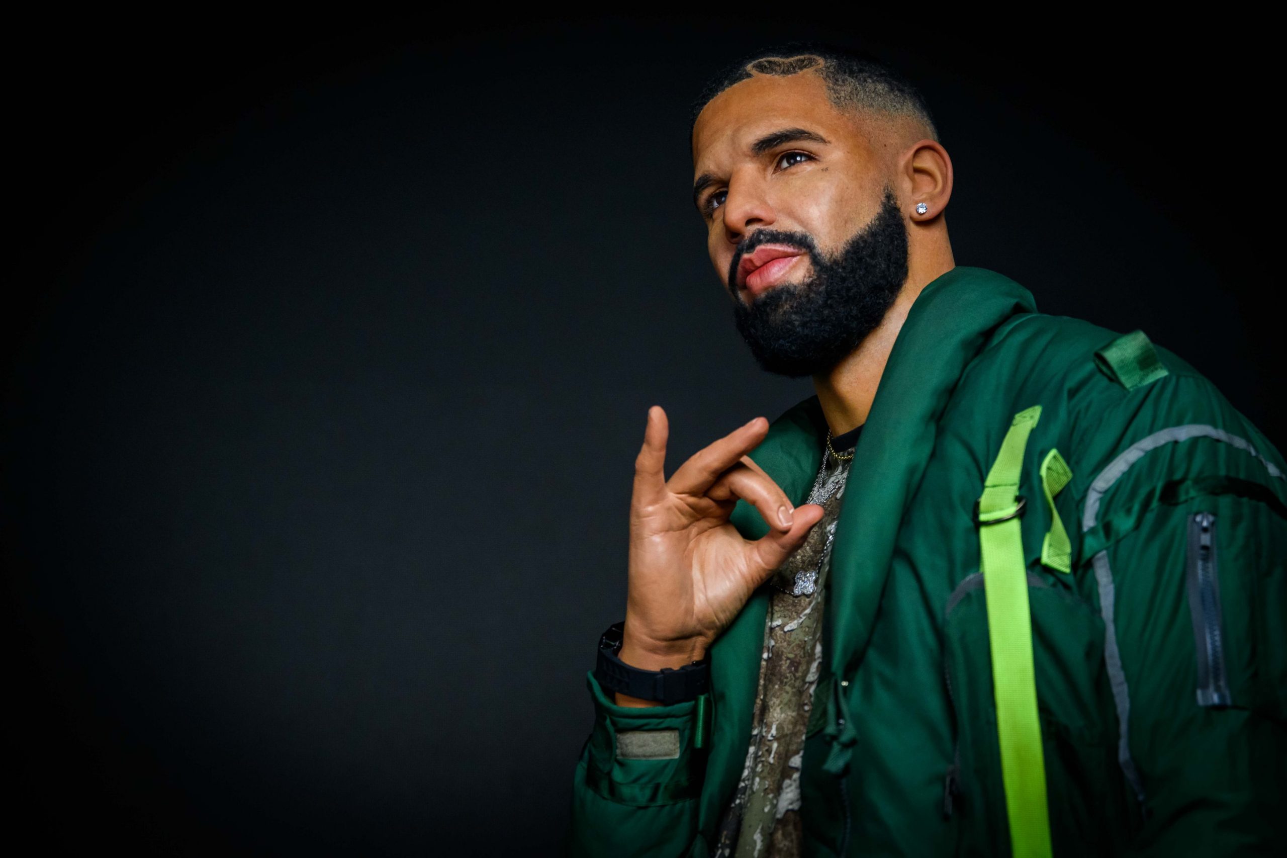 Colaborare între Drake și The Weeknd, generată de A.I.. Piesa, devenită virală, a fost retrasă