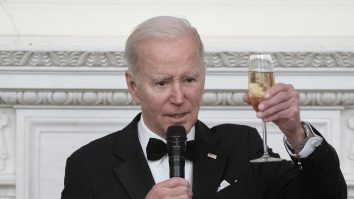 Biden, la Dineul Corespondenţilor de la Casa Albă: „Presa liberă este un pilon, poate chiar pilonul unei societăți libere, nu inamicul”