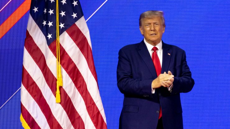 Donald Trump va fi arestat marți. De ce nu va fi încătușat?