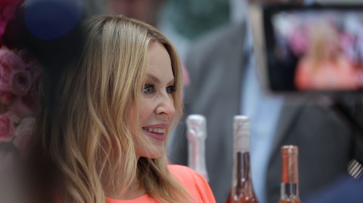 Kylie Minogue, unul dintre invitații VIP la Marele Premiu al Australiei. De cine a fost însoțită