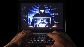 Miliarde de date personale sunt vândute pe Dark Web. Cum poți verifica dacă te afli printre aceste persoane