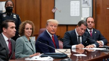 Avocatul lui Trump califică acuzațiile împotriva fostului președinte drept un „sandviș cu șuncă râncedă”