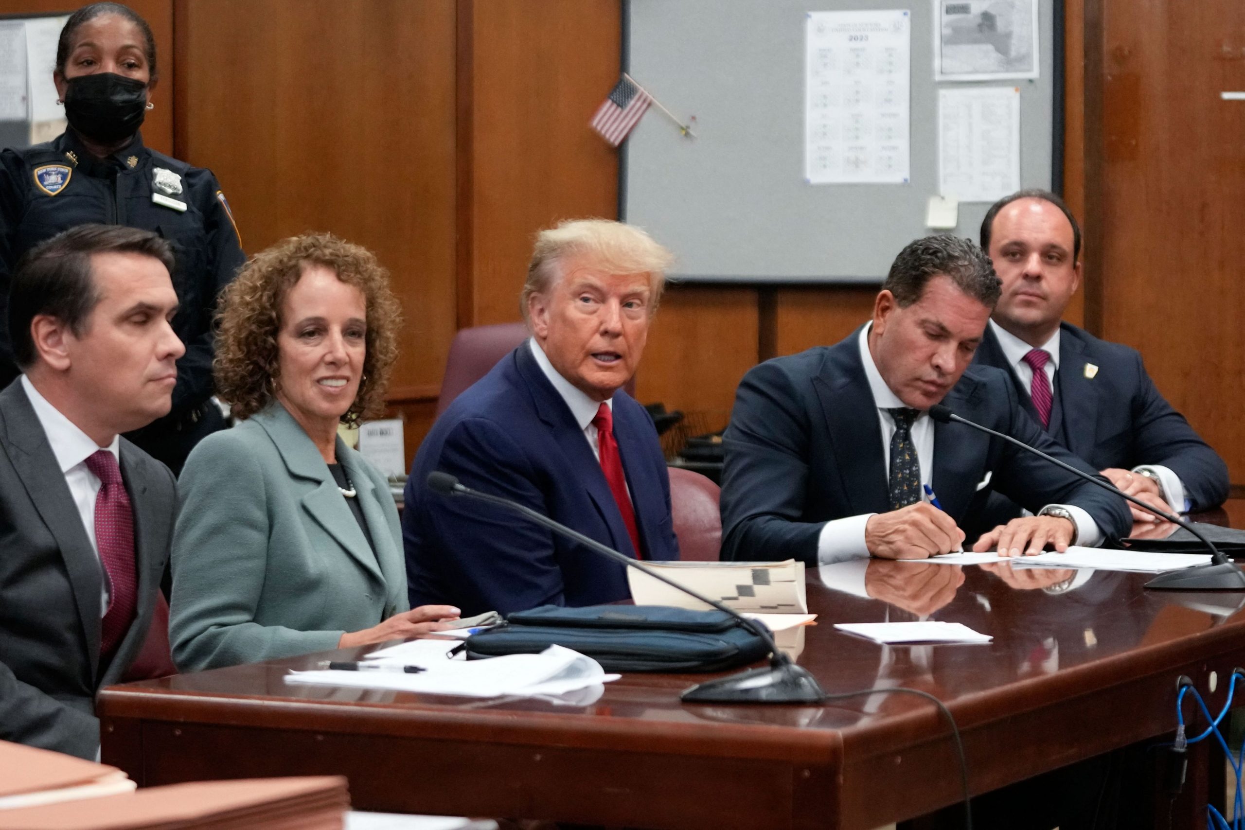 Avocatul lui Trump califică acuzațiile împotriva fostului președinte drept un „sandviș cu șuncă râncedă”
