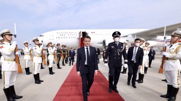 VIDEO. „Te iubesc Macron!” liderul francez a fost primit ca un rock star în China