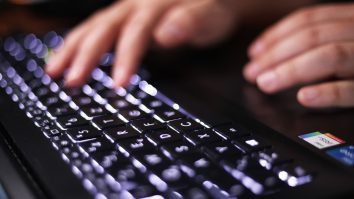 Un cercetător A.I care construia rivalul lui ChatGPT a fost arestat în urma unui „incident de violență domestică”. Ce a făcut bărbatul